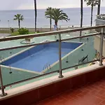 Playa Y Piscina アパート