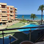 Playa Y Piscina アパート カンブリルス