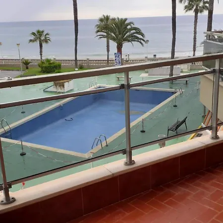 Playa Y Piscina Apartman