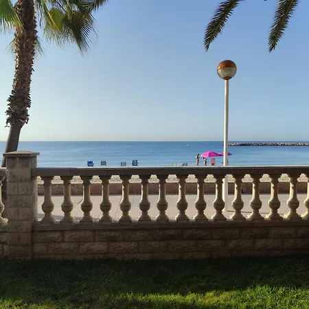 Playa Y Piscina Apartman Cambrils