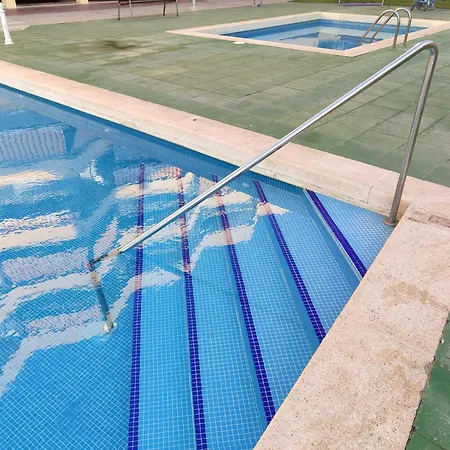 Playa Y Piscina アパート カンブリルス