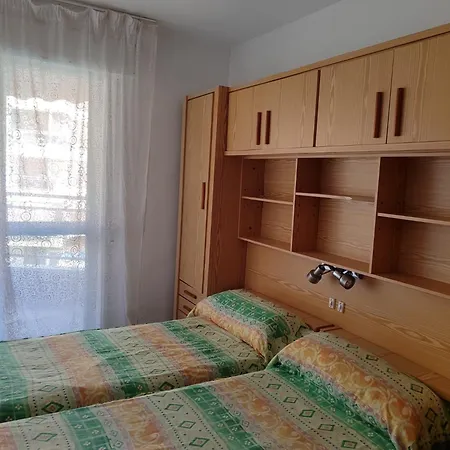 Playa Y Piscina * カンブリルス